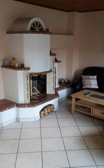 Wohnung 2, Wohnzimmer mit Kamin